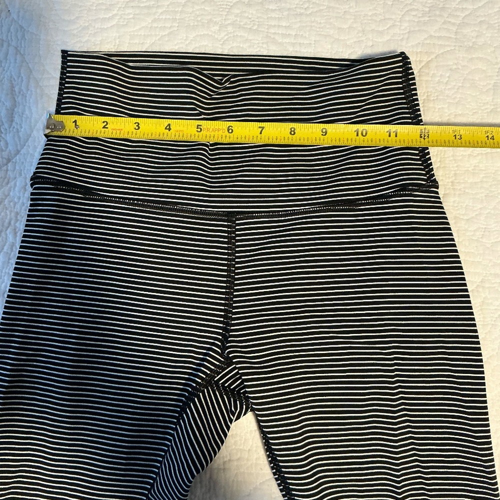 Perfect Condition, Striped Lululemon Leggings, Blk/Wht,  Sz 6